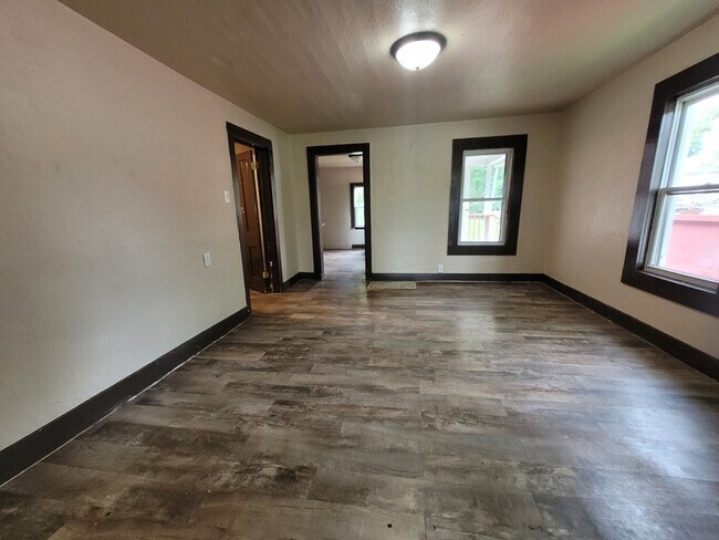 Foto del edificio - 216 W Foster St