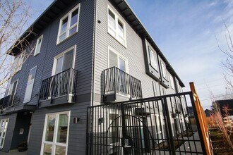 Building Photo - 5080 NE 33rd Ave
