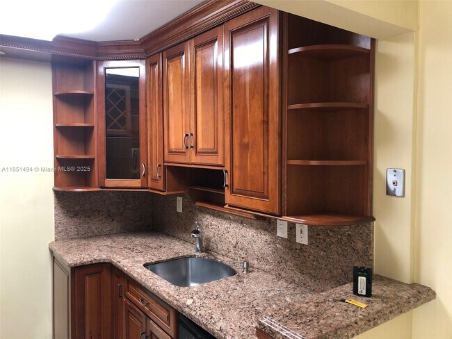 Foto del edificio - 10810 N Kendall Dr