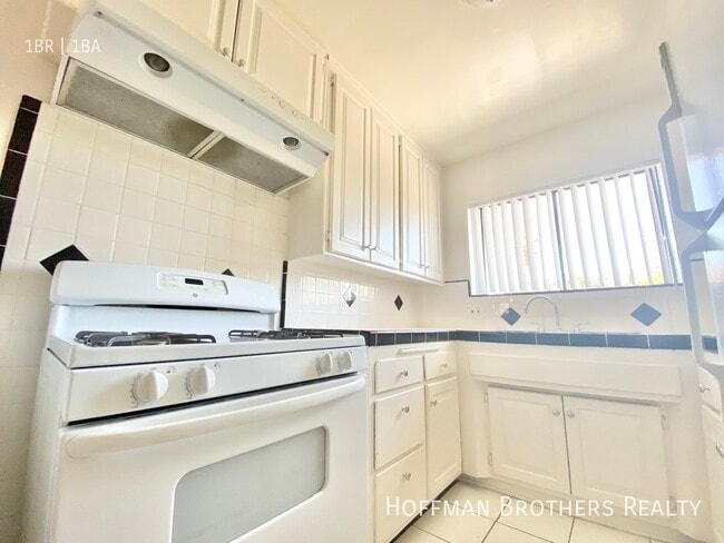 Building Photo - 1220 Cole Pl Los Angeles, CA 90038