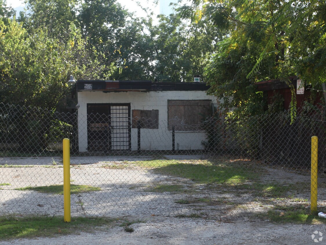 Building Photo - 1015 Gillette St