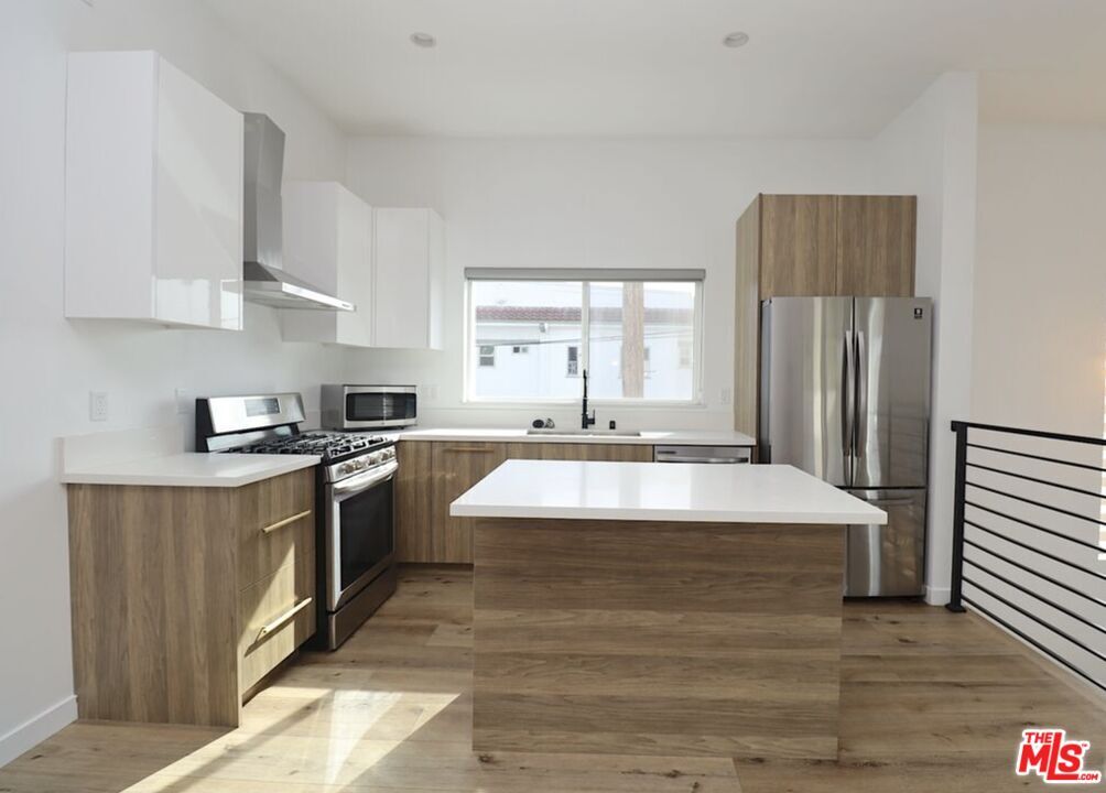 Foto principal - 4601 Pickford St