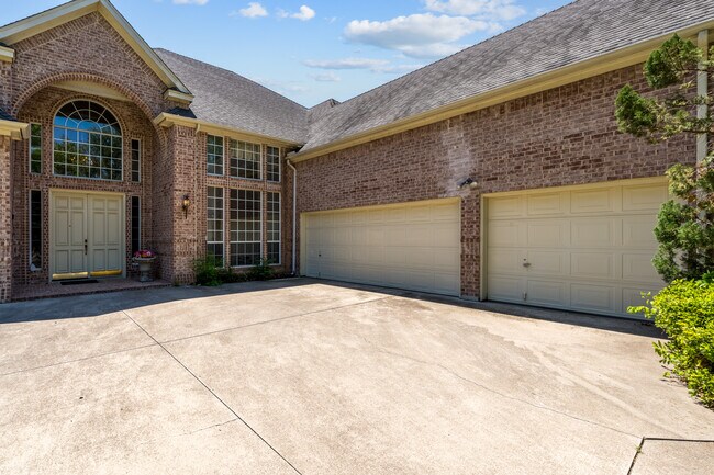 Building Photo - 6512 Mesa Ridge Ct