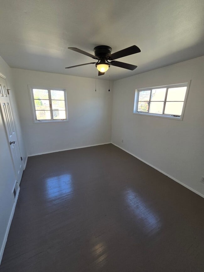 Building Photo - Centrally located in the NE Heights 4 bedroom, 1 3/4 Bath 1900 square feet