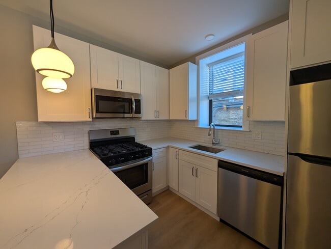 Building Photo - 3943 N Janssen Ave