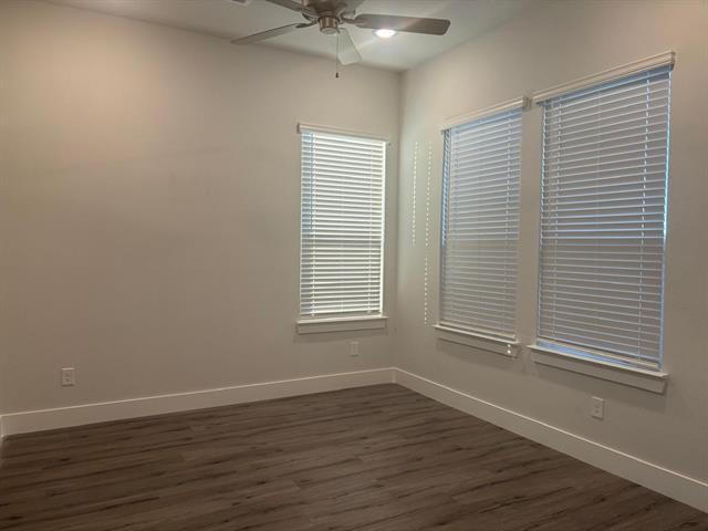 Foto del edificio - 825 W Mayfield Rd