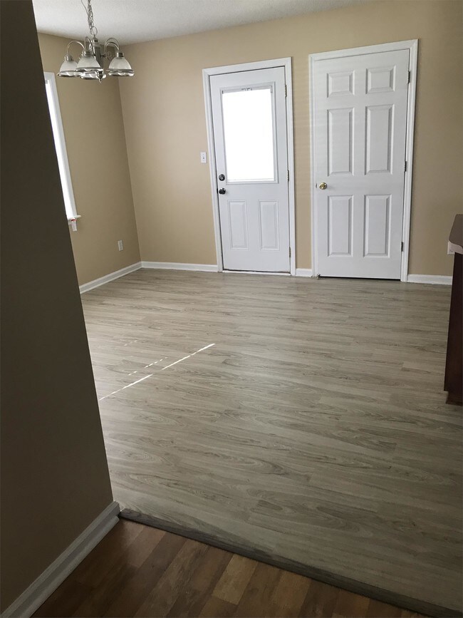 Building Photo - 353 Sawgrass Dr
