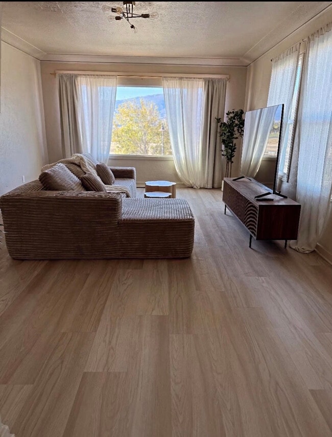 Building Photo - 417 Front St