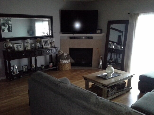 Building Photo - 6255 Beechtree Dr