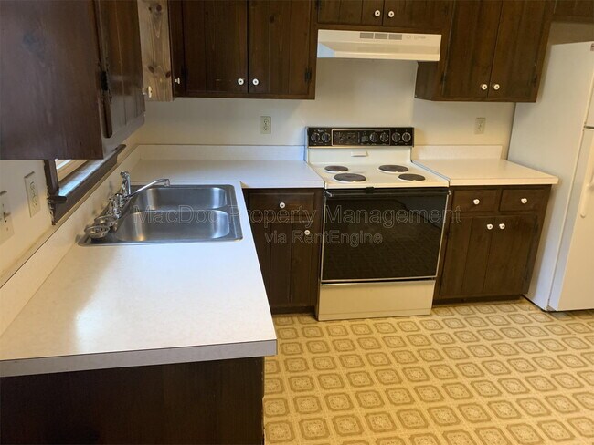 Foto del edificio - 216 W Broaddus Ave
