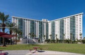 Foto principal - 19370 Collins Ave
