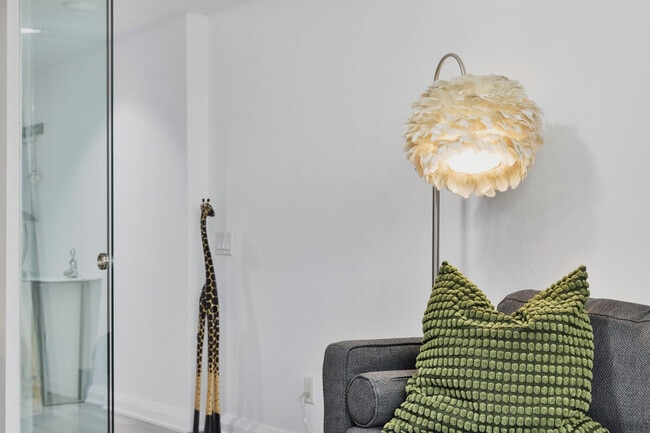 Photo du bâtiment - 155 Yorkville Ave