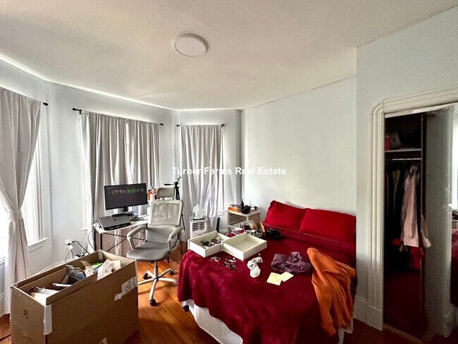 Foto del edificio - 785 Columbia Rd