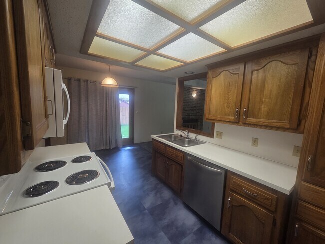 Foto del edificio - 2051 S Kentwood Ave