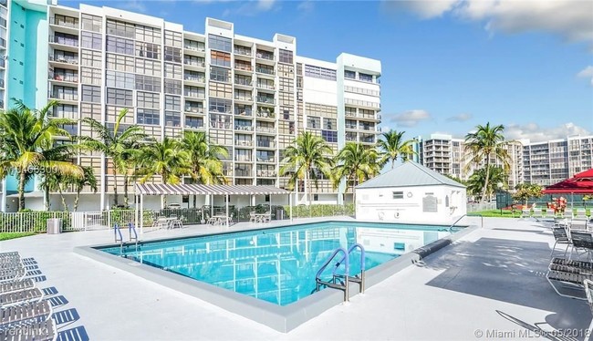 Foto del edificio - 200 Leslie Dr