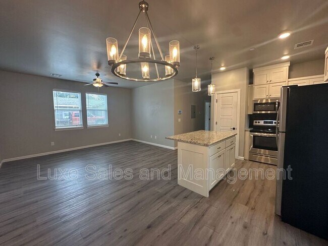 Foto del edificio - 1138 N Blackwelder Ave