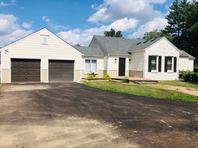 Foto principal - 6565 Auburn Rd