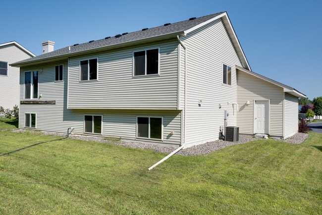 rear exterior - 809 Quail Pkwy