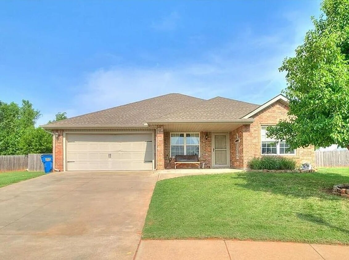 Primary Photo - 532 W Shadow Ridge Way