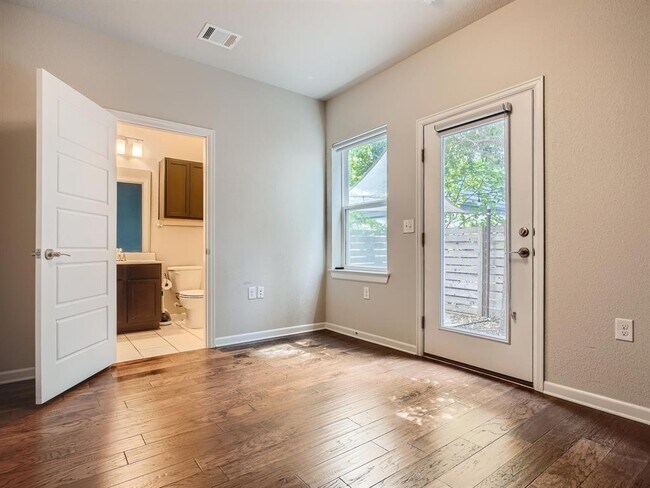 Foto del edificio - 1411 Waterloo Shore Ln