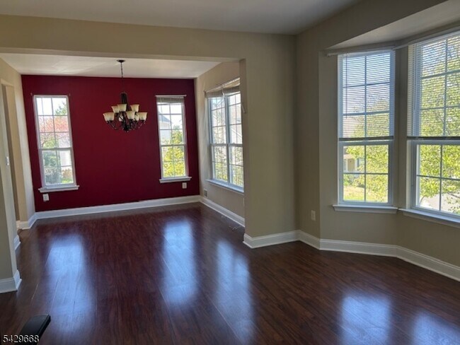 Foto del edificio - 240 Winding Hill Dr