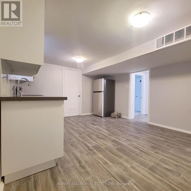 Building Photo - 114 Empress Ave