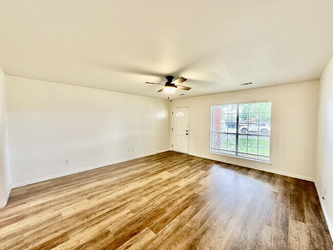 Foto del edificio - 802 E Kara Ln