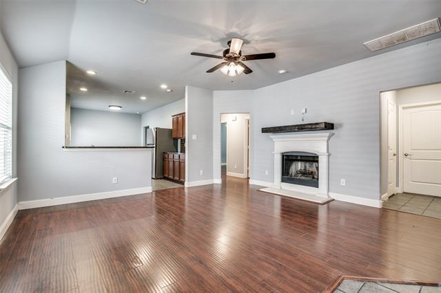 Building Photo - 1300 Silver Maple Ln