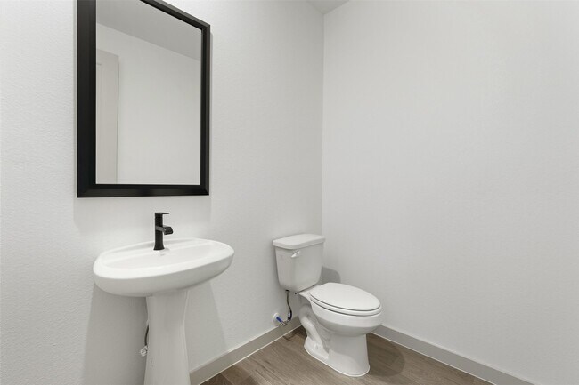Foto del edificio - 3333 Woodrose Orchard Dr