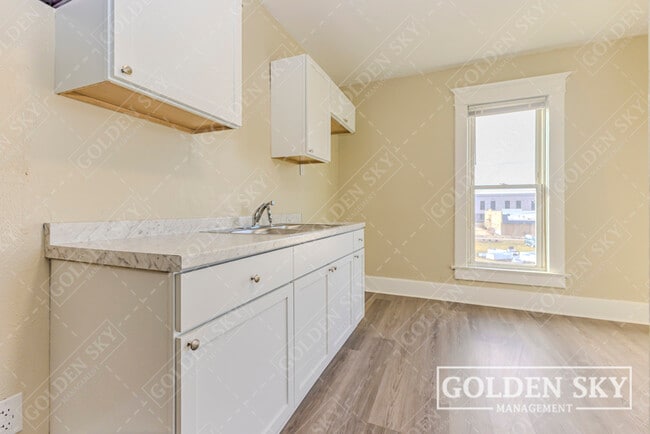 Foto del edificio - 646 N Mulberry St