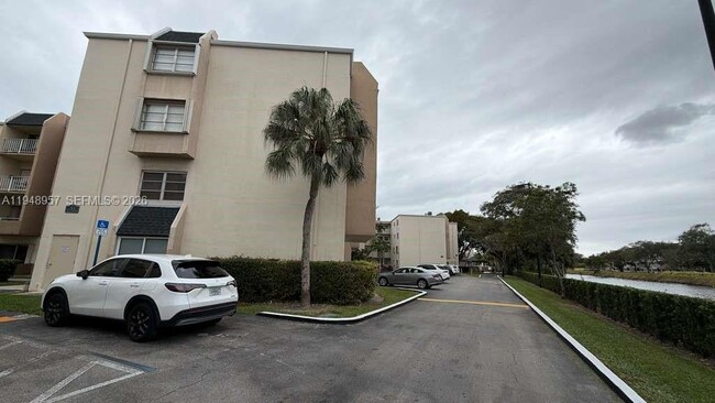 Building Photo - 7725 SW 86th St