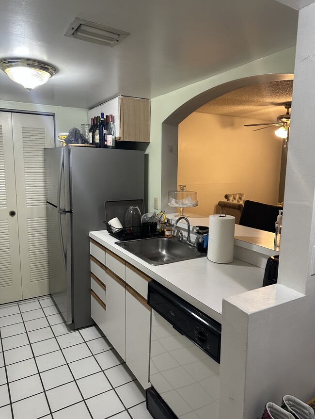 Foto del edificio - 9777 Westview Dr