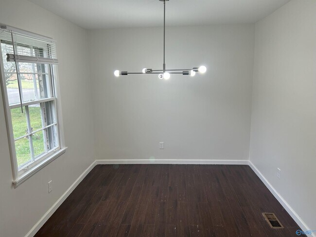Foto del edificio - 2620 Thornhill Rd NW