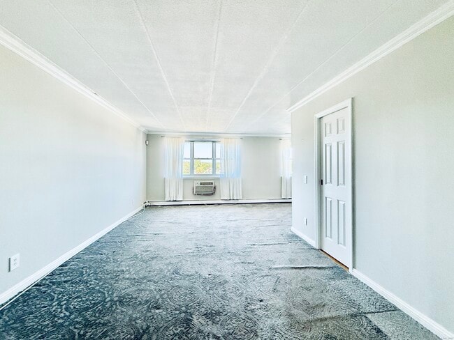 Building Photo - 27 Northill St