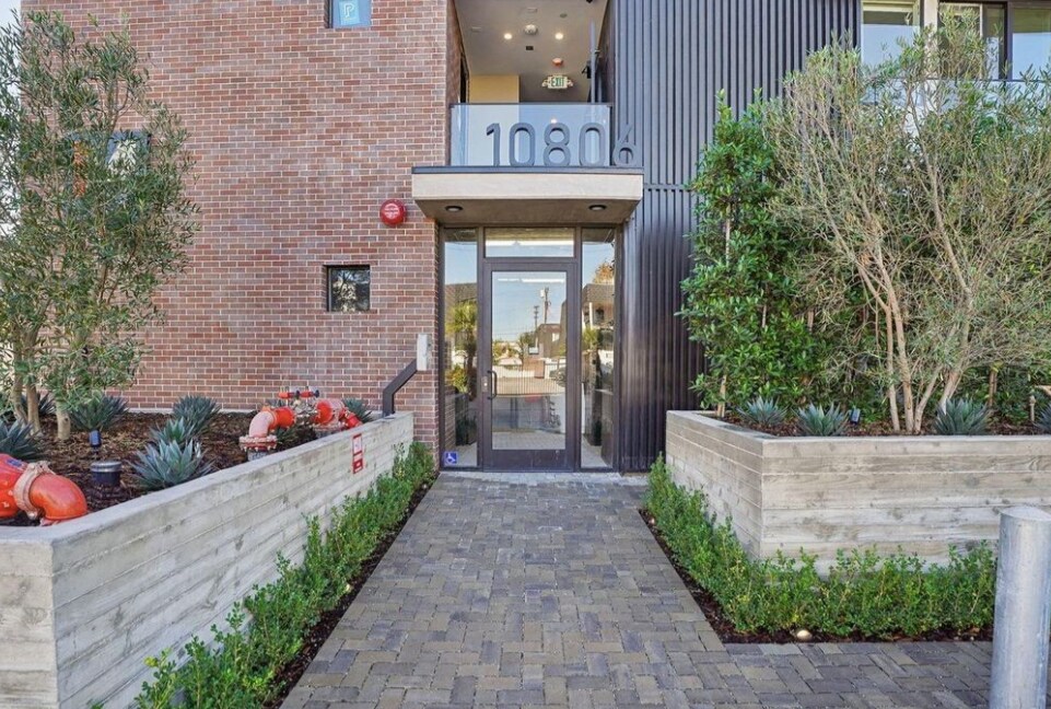 Foto principal - 10806 Blix St