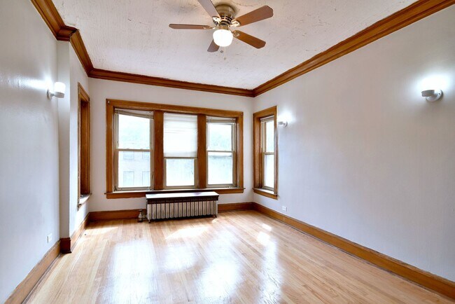 Foto del edificio - 610 N Mayfield Ave