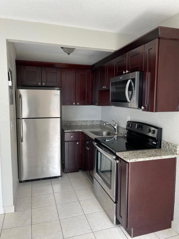 Foto del edificio - 1048 S Clearview Ave