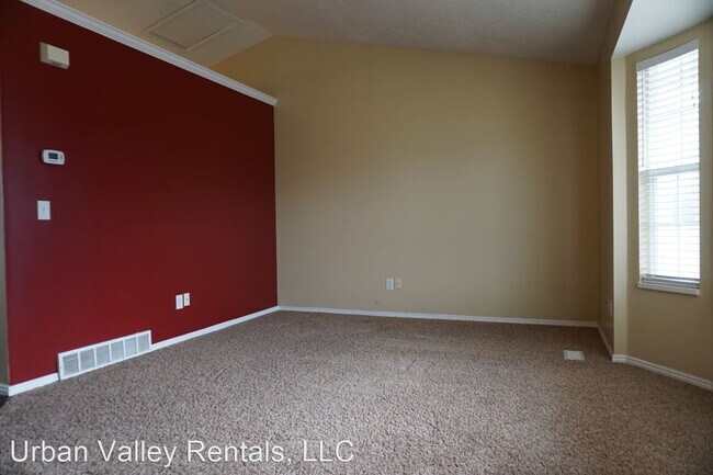 Building Photo - 5 br, 2.5 bath House - 326 W. 13165 S.