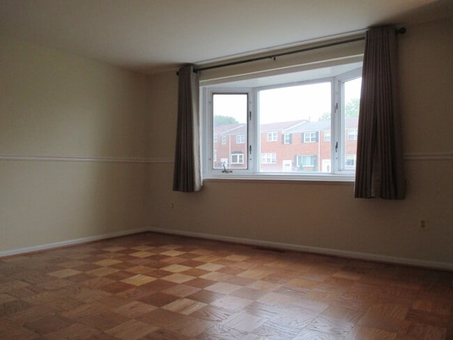 Building Photo - 3 Bedroom EOG Townhome in Maiden Choice