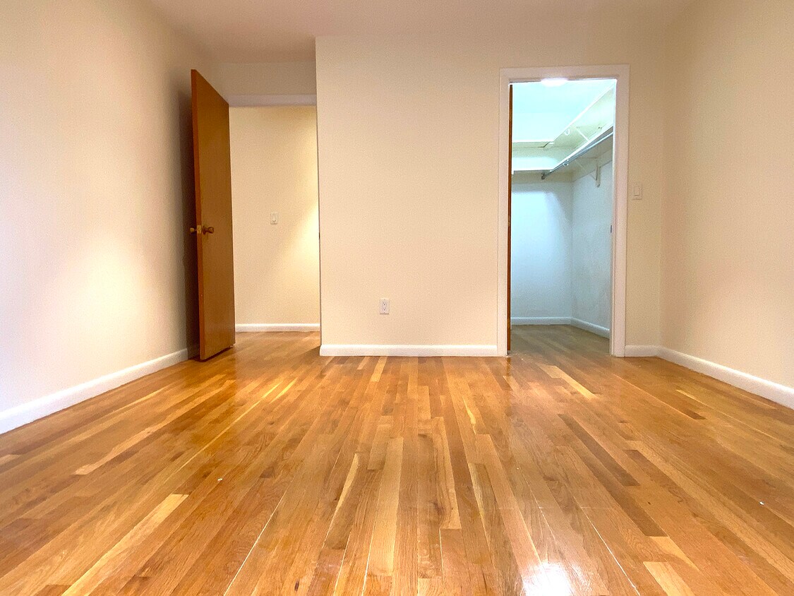 Primary Photo - 40 Williams St