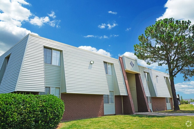 Building Photo - Cypress Pointe