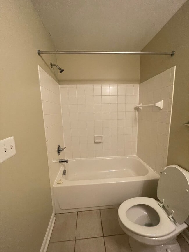 Building Photo - 1101 Tree Top Way