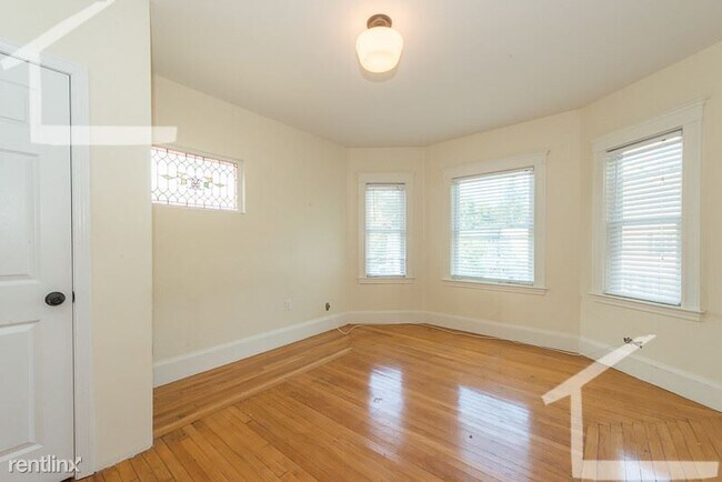 Building Photo - 4 br, 2 bath House - 31 Champney St