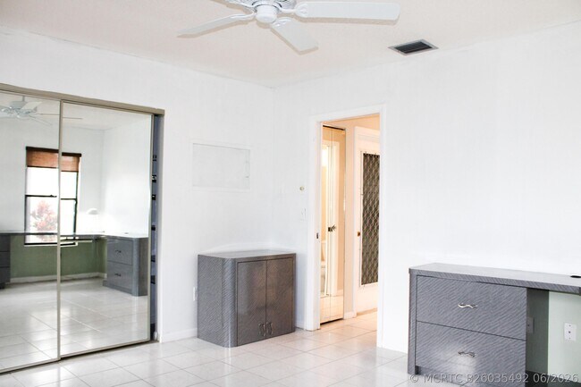 Foto del edificio - 2583 NW 13th St