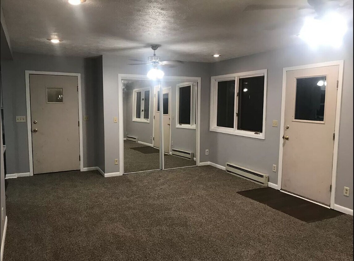 Primary Photo - Awesome 3 Bedroom!