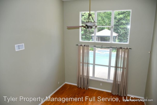 Building Photo - 4 br, 2.5 bath House - 5 Foxhunter Flat