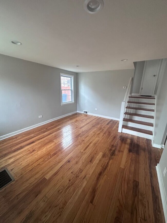 Foto del edificio - Midway 3 bedroom 2 bathroom House