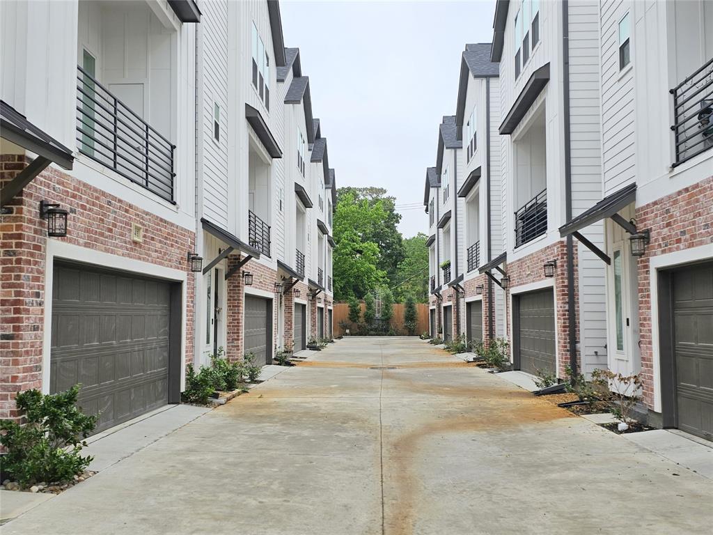 954 Fisher St Unit E, Houston, TX 77018 Condo for Rent in Houston, TX