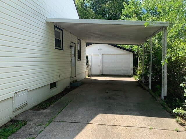 Building Photo - EASE SIDE 2 BEDROOM HOME AVAILABLE NOW!