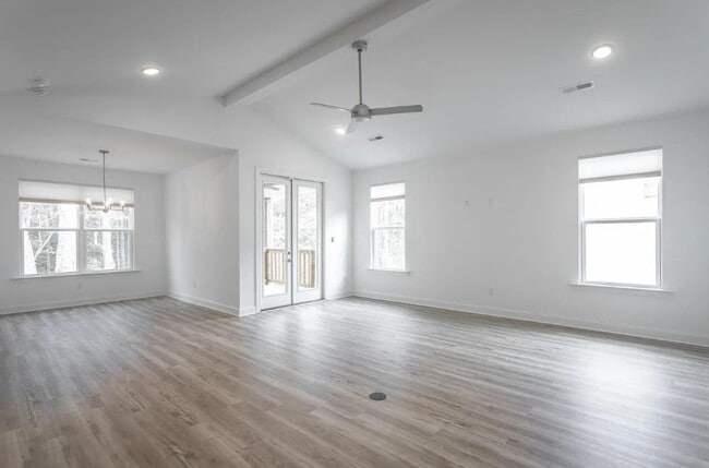 Building Photo - 6414 Satjanon Dr